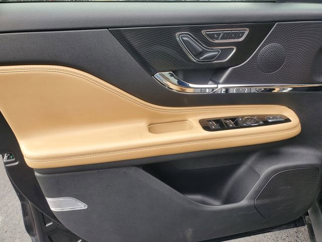 Certified 2023 Lincoln Corsair Reserve w/ Equipment Group 201A image 9