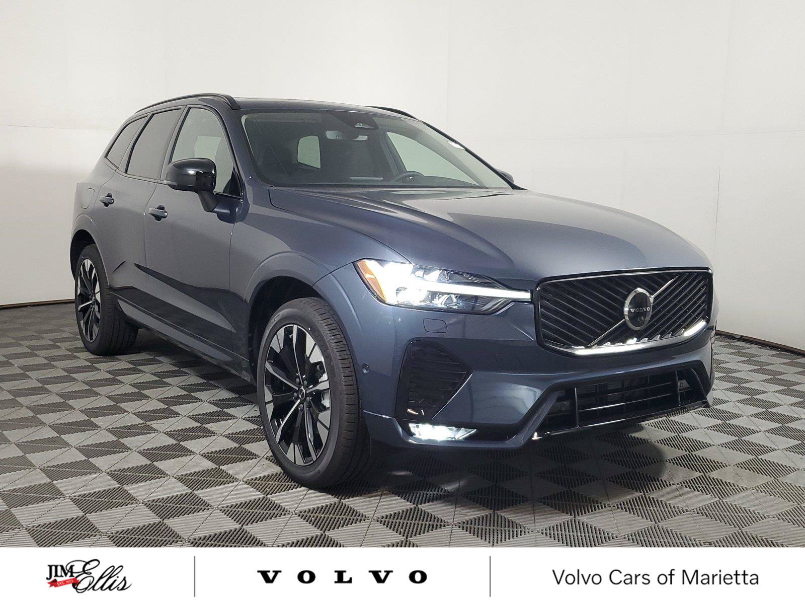 New 2027 Volvo XC60 B5 Plus AWD/4WD image 1