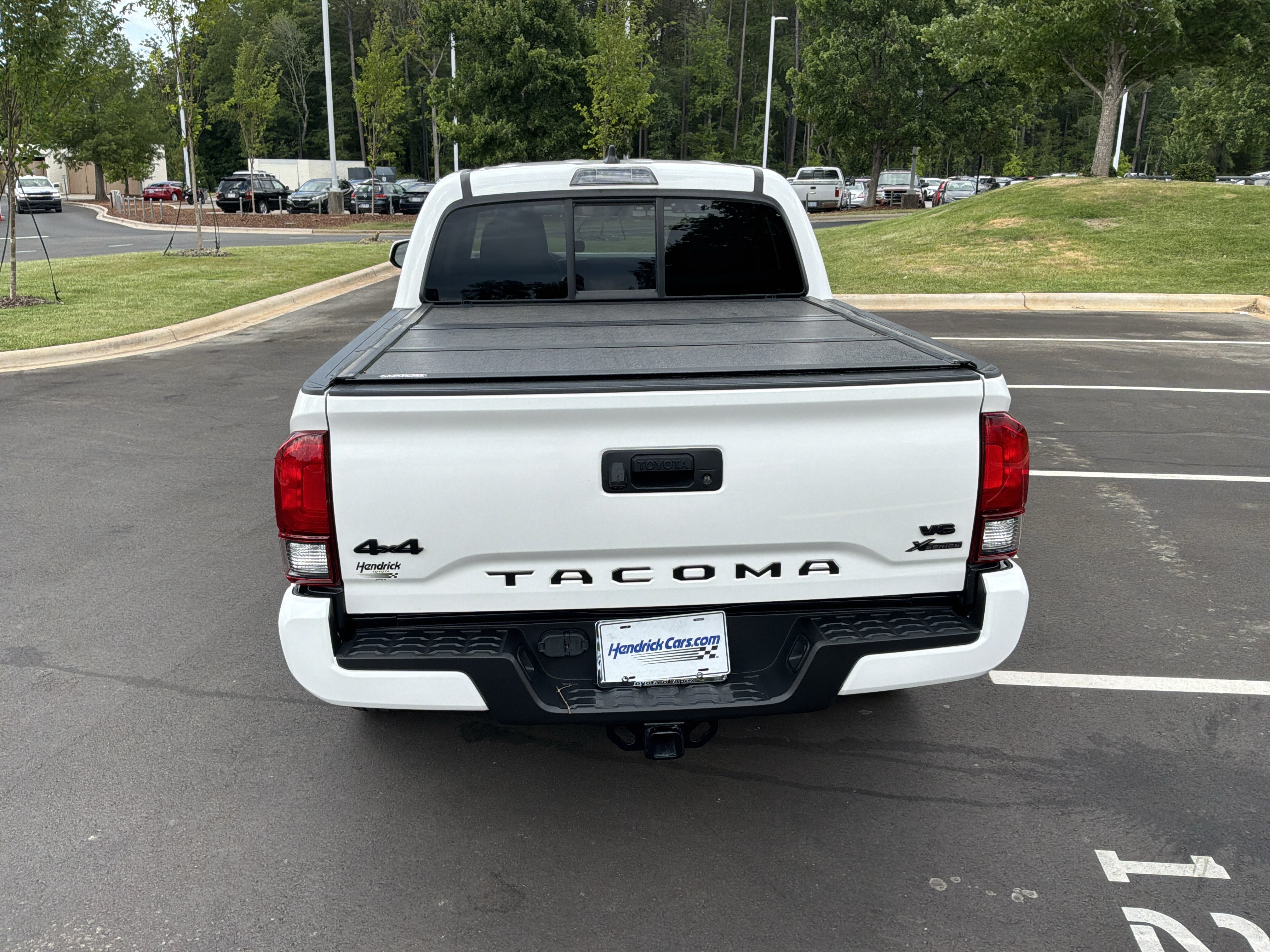 Used 2022 Toyota Tacoma SR AWD/4WD image 9