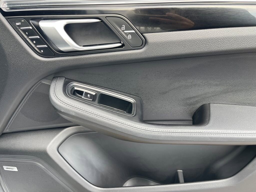 Used 2023 Porsche Macan S image 25