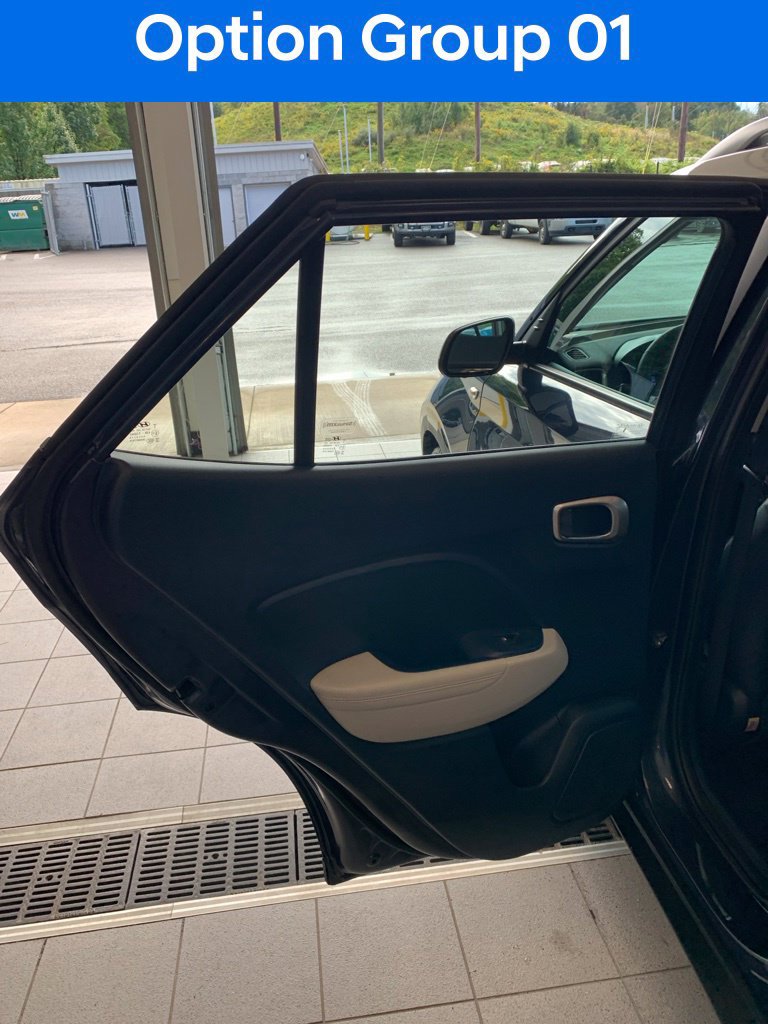 Certified 2022 Hyundai Venue Limited FWD image 8