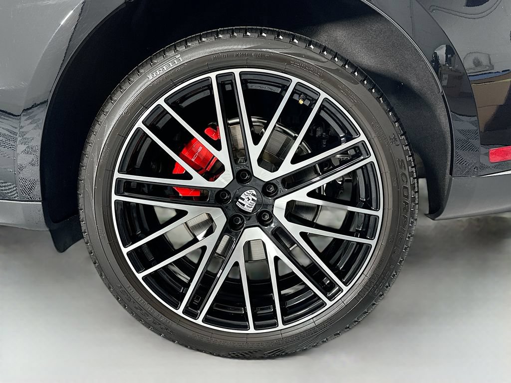 Certified 2025 Porsche Macan S AWD/4WD image 33