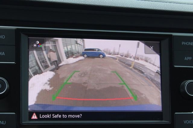 Used 2024 Volkswagen Jetta SE image 32