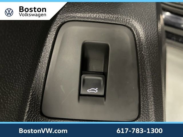 Used 2024 Volkswagen Tiguan SE w/ Panoramic Sunroof Package image 30
