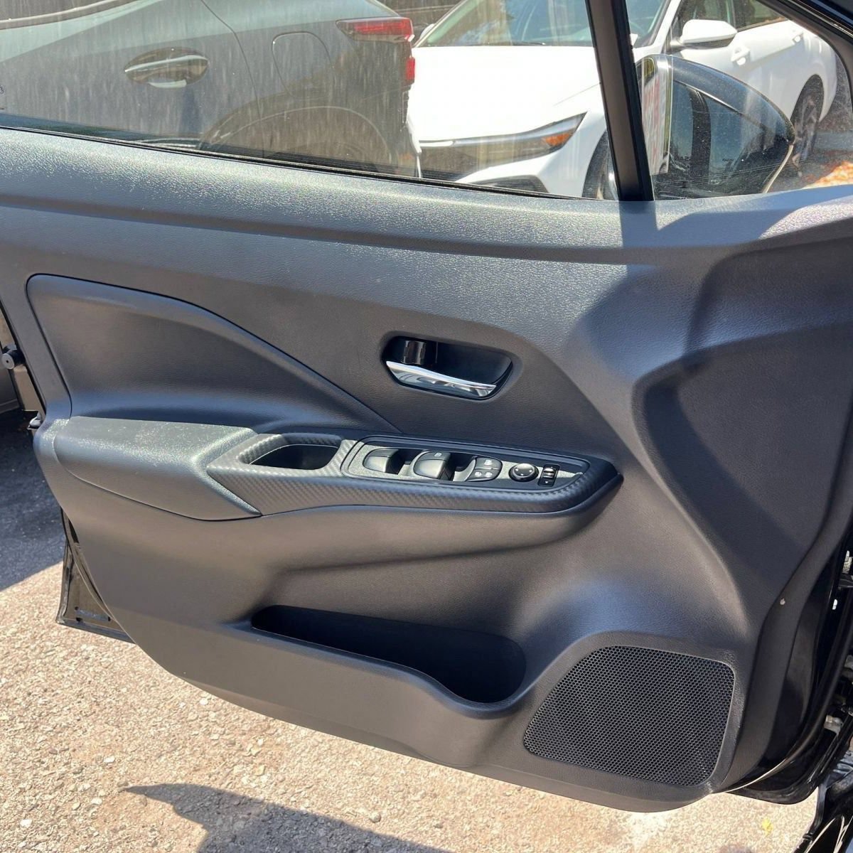 Used 2025 Nissan Versa SV FWD image 18