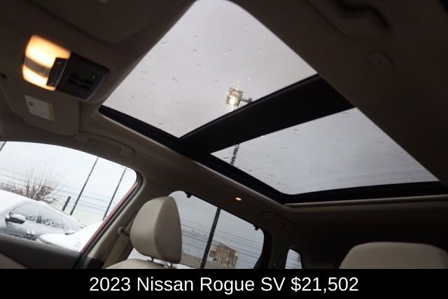 Used 2023 Nissan Rogue SV image 4