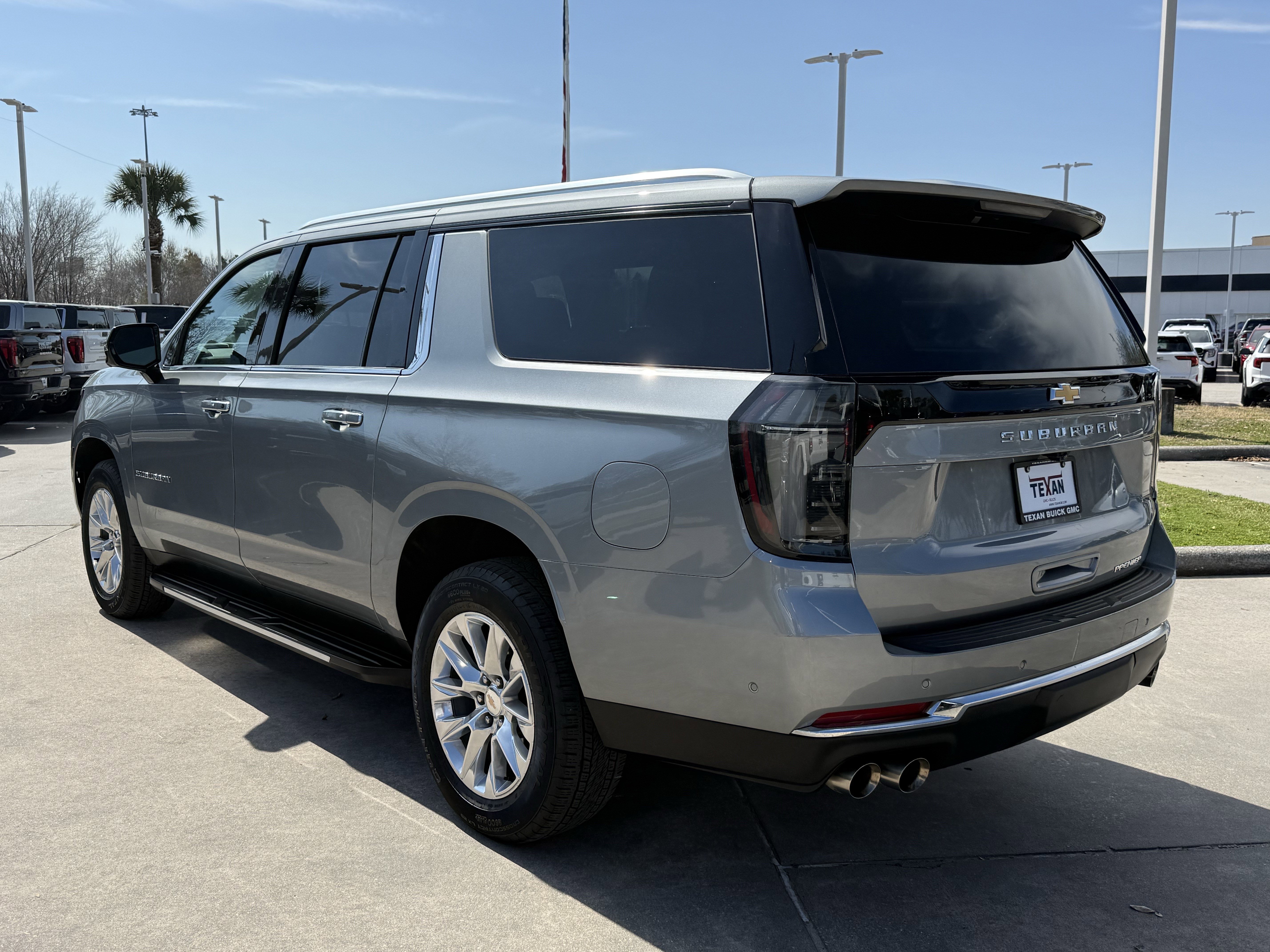 Used 2025 Chevrolet Suburban Premier image 7