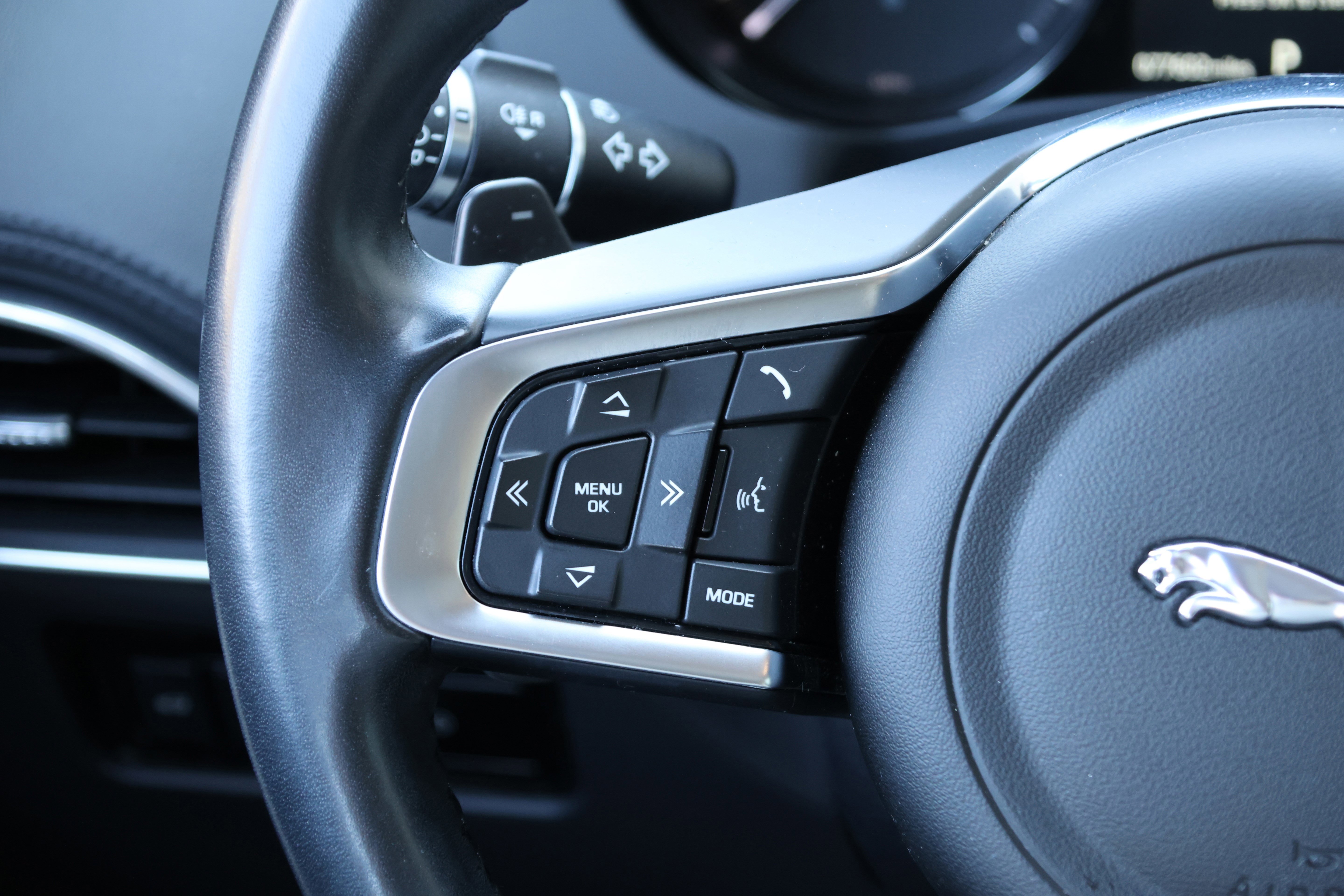 Used 2020 Jaguar F-PACE Prestige image 18