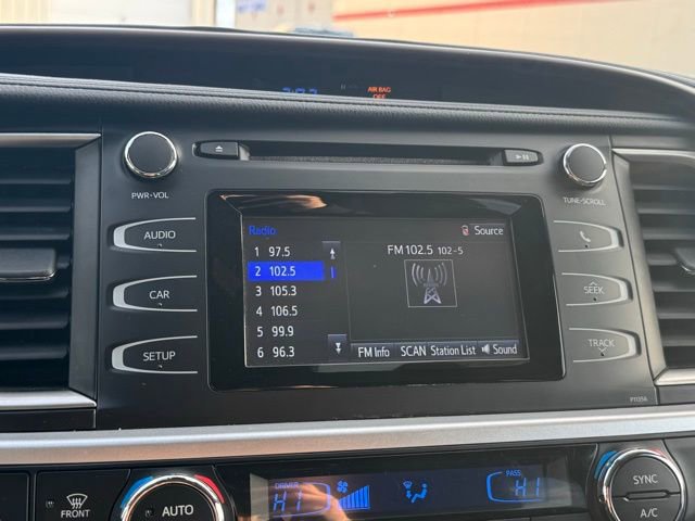 Certified 2017 Toyota Highlander LE w/ Carpet Mat Package AWD/4WD image 3