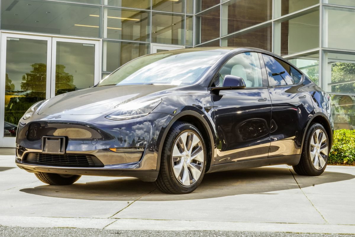 Used 2024 Tesla Model Y Long Range AWD/4WD image 8