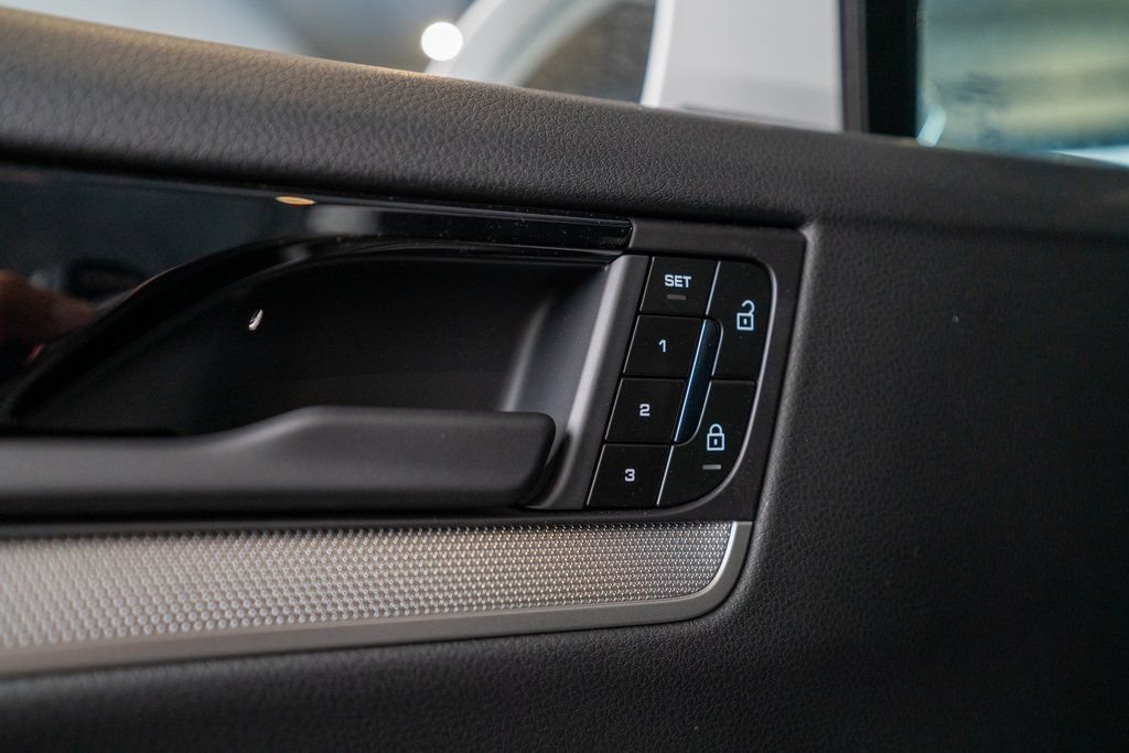 New 2025 Porsche Cayenne AWD/4WD image 20