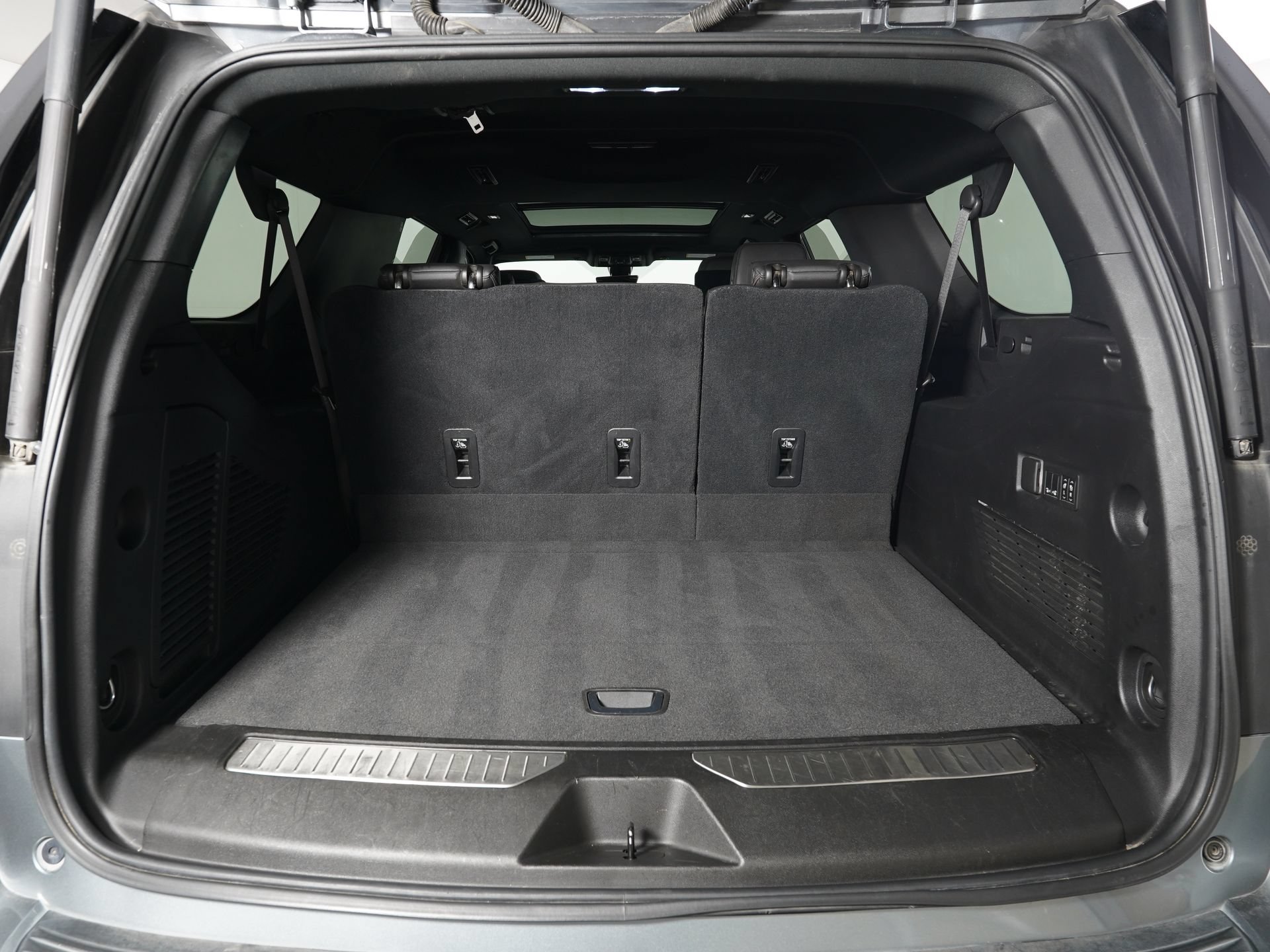 Used 2021 Chevrolet Suburban High Country AWD/4WD image 11