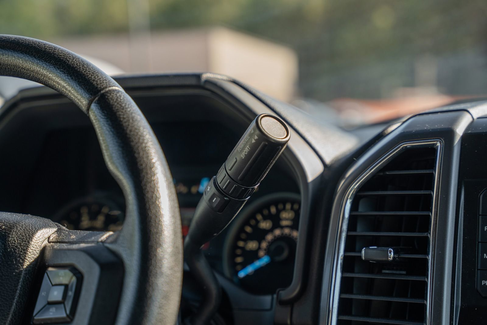 Used 2015 Ford F150 XLT w/ Equipment Group 301A Mid AWD/4WD image 30