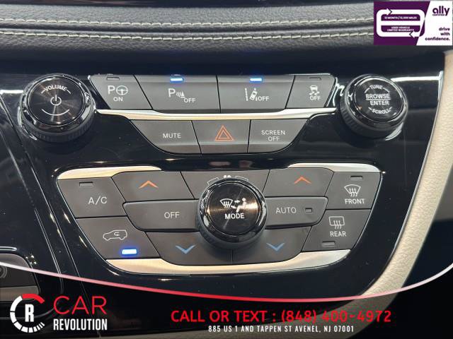 Used 2021 Chrysler Pacifica Touring-L FWD image 42