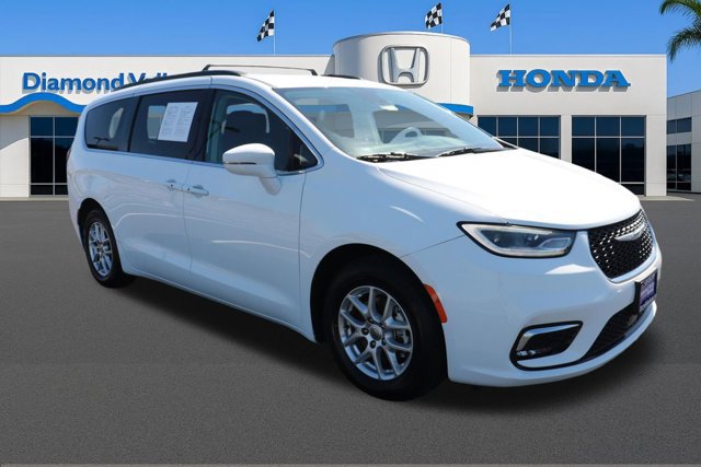 Used 2022 Chrysler Pacifica Touring-L image 1