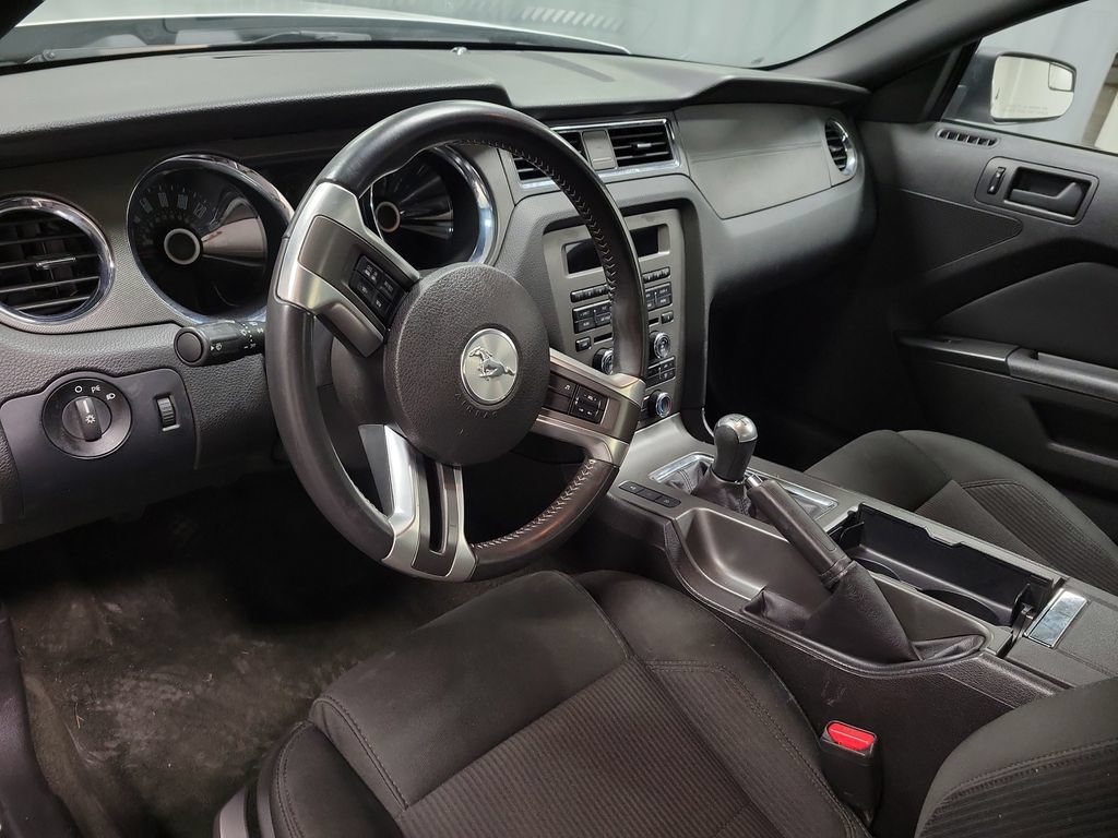 Used 2014 Ford Mustang Coupe RWD image 17