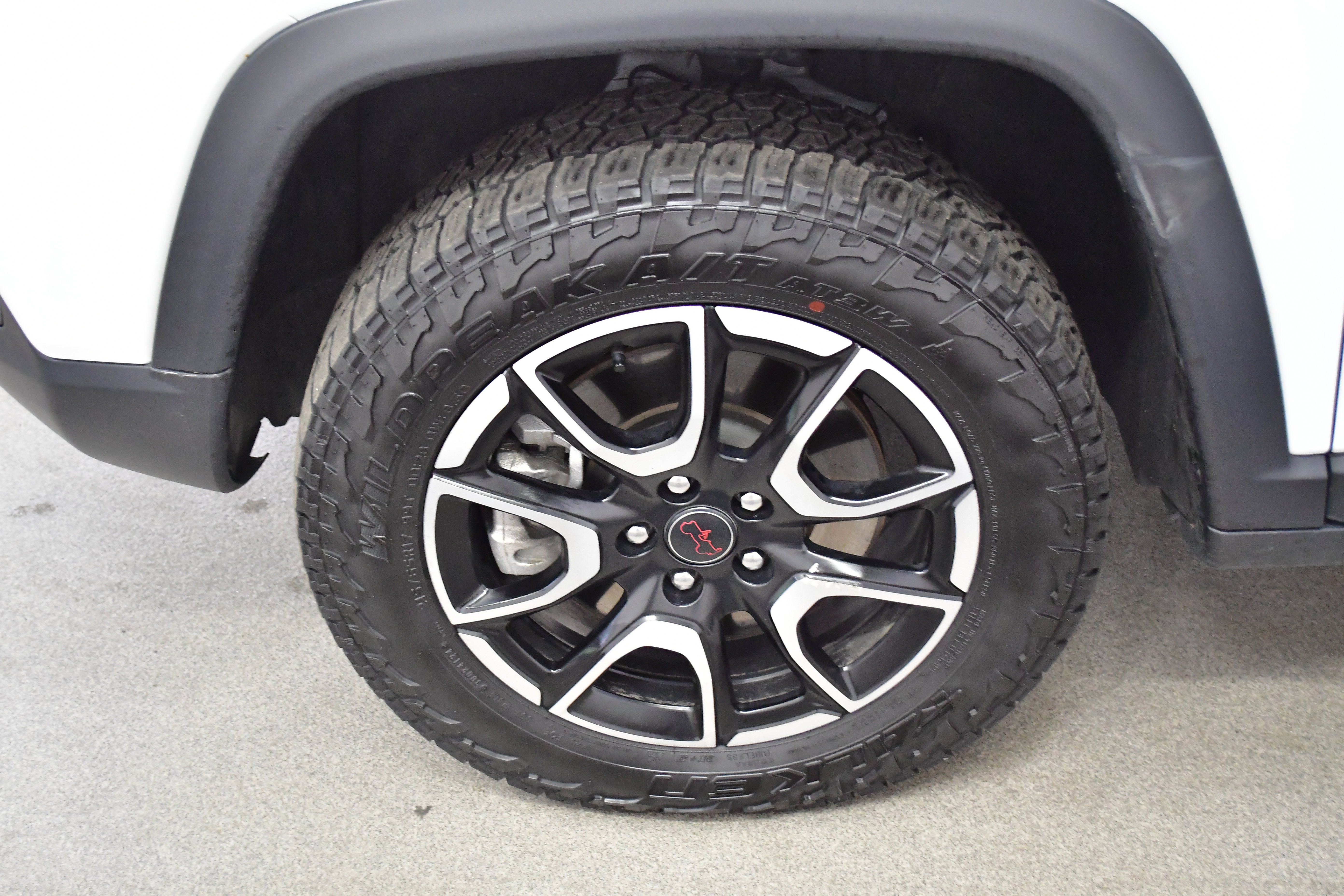 Used 2025 Jeep Compass Trailhawk AWD/4WD image 31