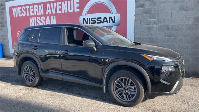 Used 2025 Nissan Rogue S image 3