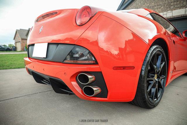 Used 2012 Ferrari California RWD image 68