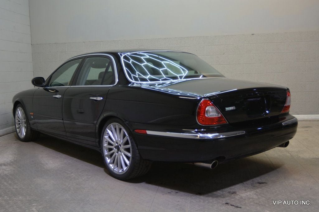 Used 2004 Jaguar XJ8 RWD image 3