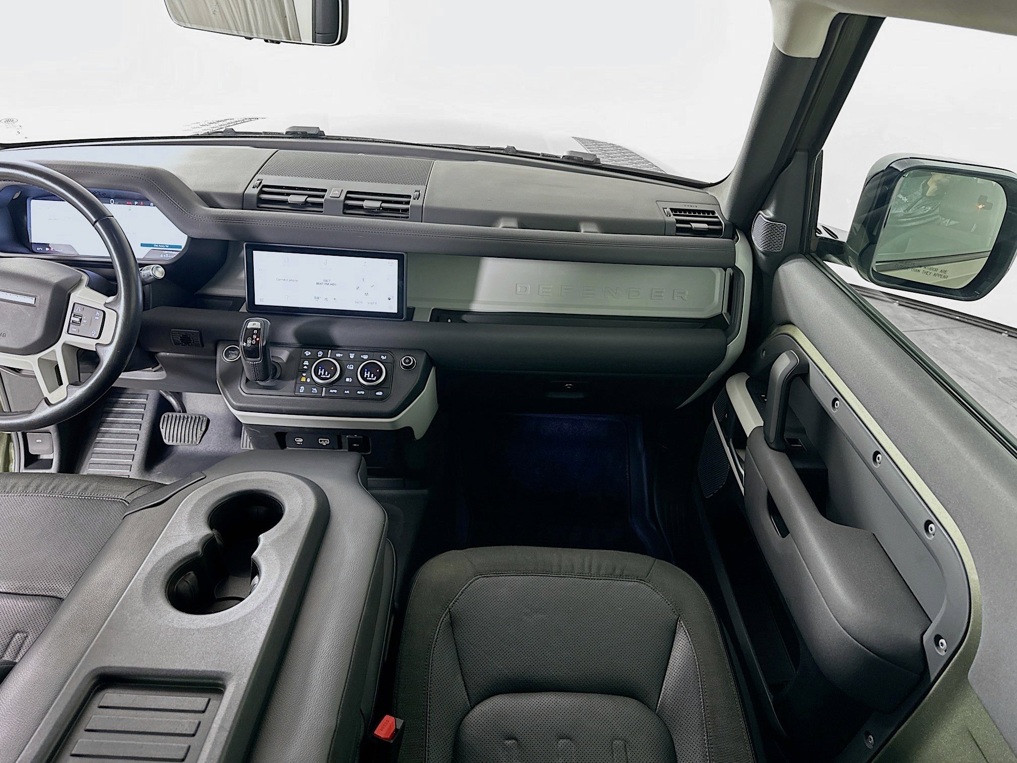 Used 2021 Land Rover Defender 90 First Edition image 22