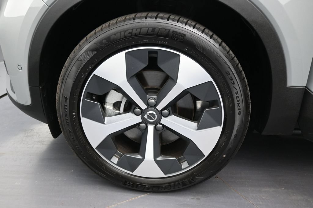 New 2026 Volvo XC40 B5 Plus w/ Protection Package Premier AWD/4WD image 9