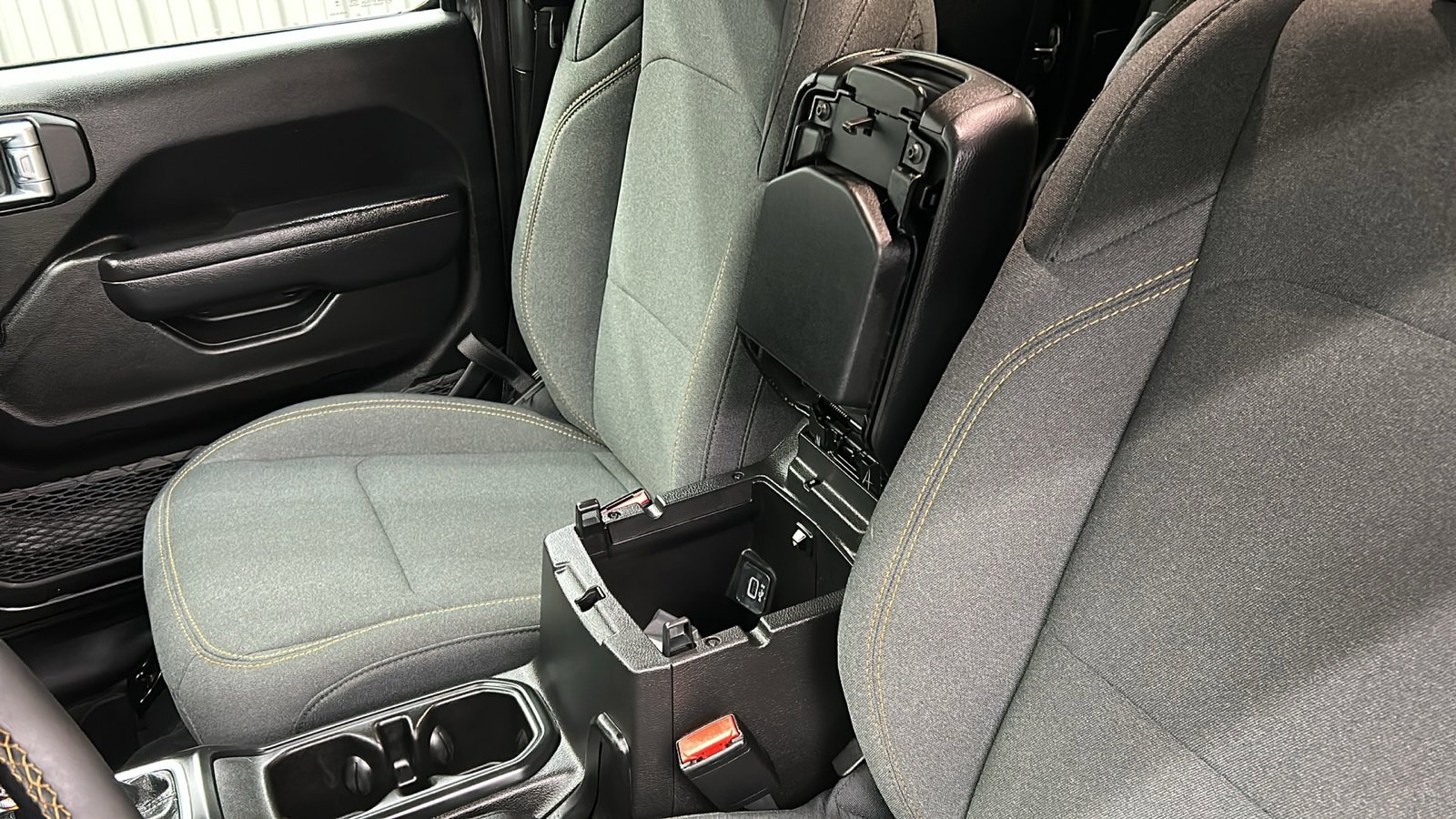 Used 2024 Jeep Gladiator Willys image 29