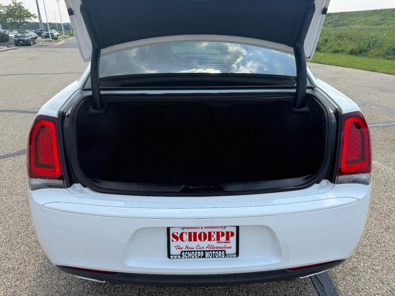 Used 2019 Chrysler 300 S RWD image 32