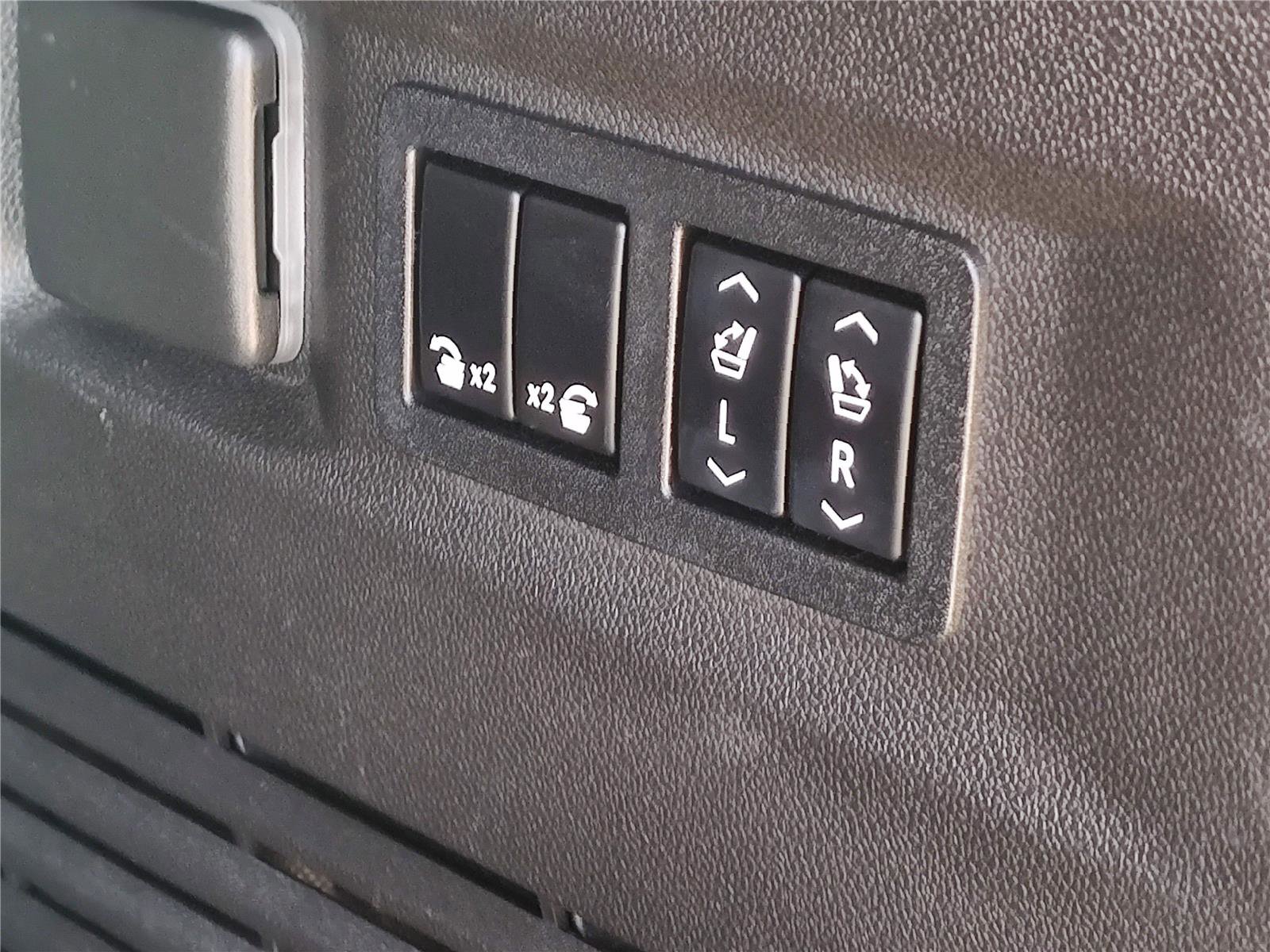 Used 2021 Chevrolet Tahoe Premier w/ Premium Package image 8