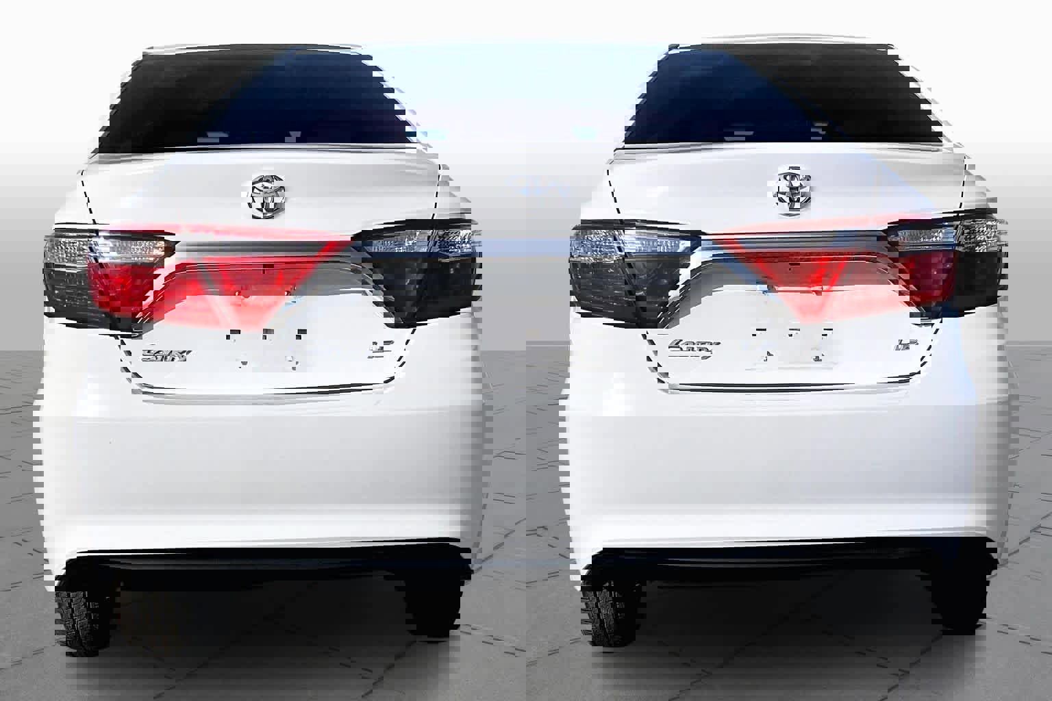 Used 2016 Toyota Camry LE image 4