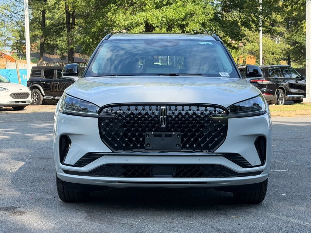 New 2027 Lincoln Aviator AWD w/ Jet Appearance Package image 2