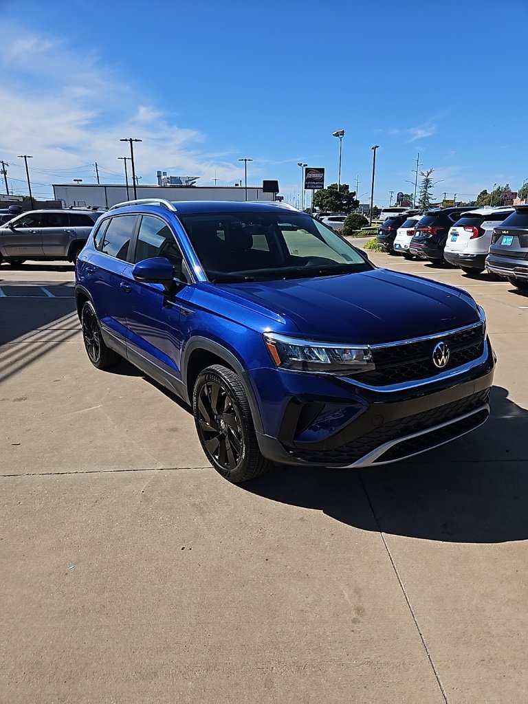 Used 2024 Volkswagen Taos SE w/ Black Wheel Plus Package image 3