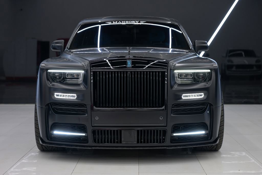 Used 2023 Rolls-Royce Phantom Sedan RWD image 2
