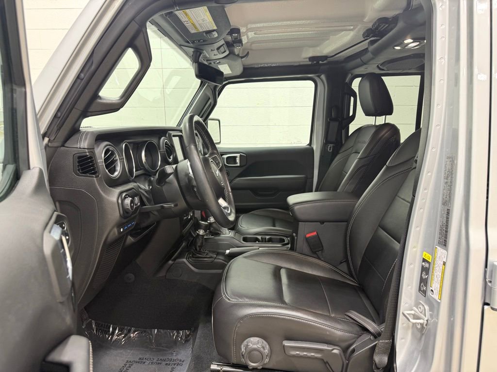 Used 2023 Jeep Wrangler Sahara w/ Cold Weather Group image 17