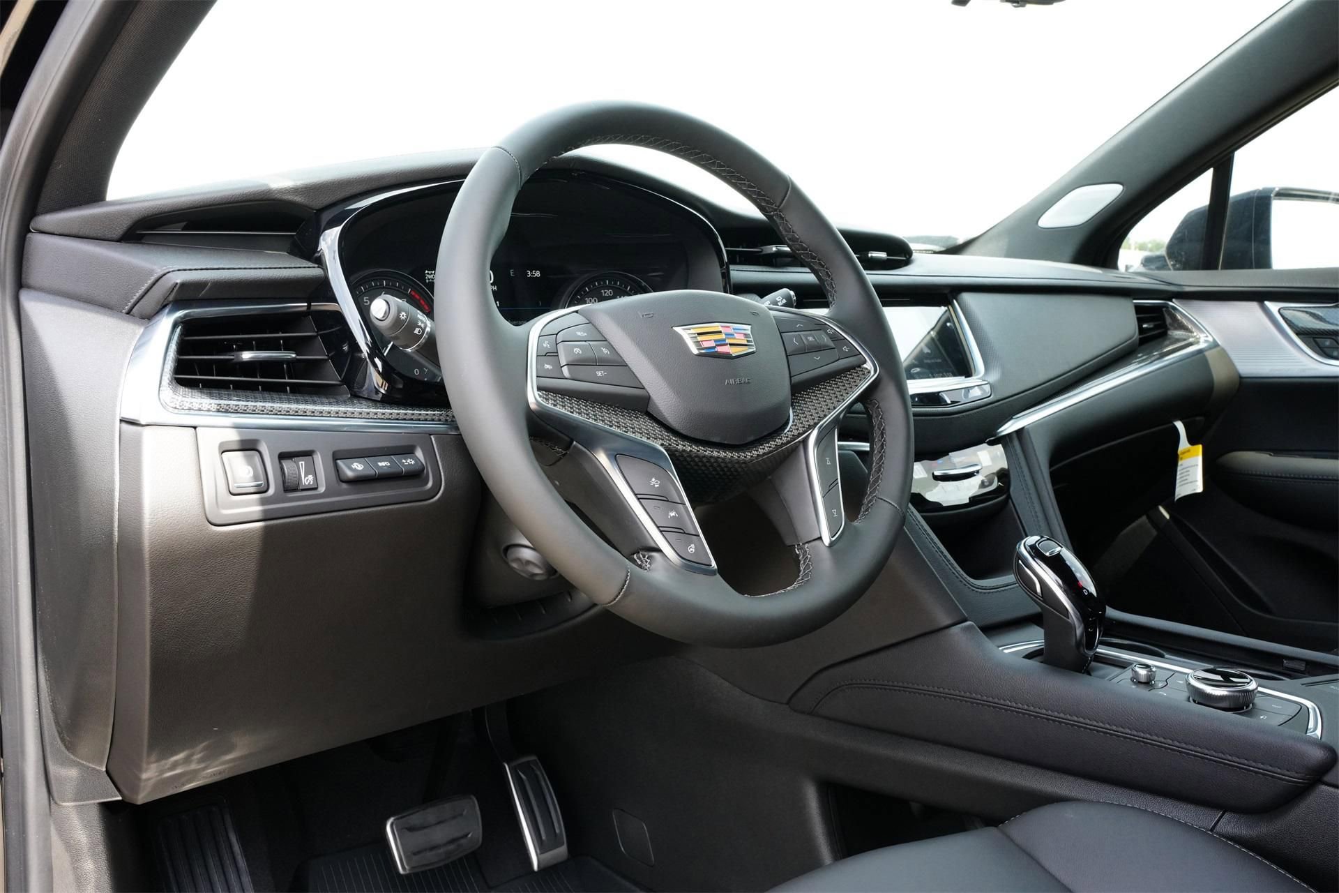 New 2025 Cadillac XT5 Sportv w/ LPO, Red Accent Package image 17