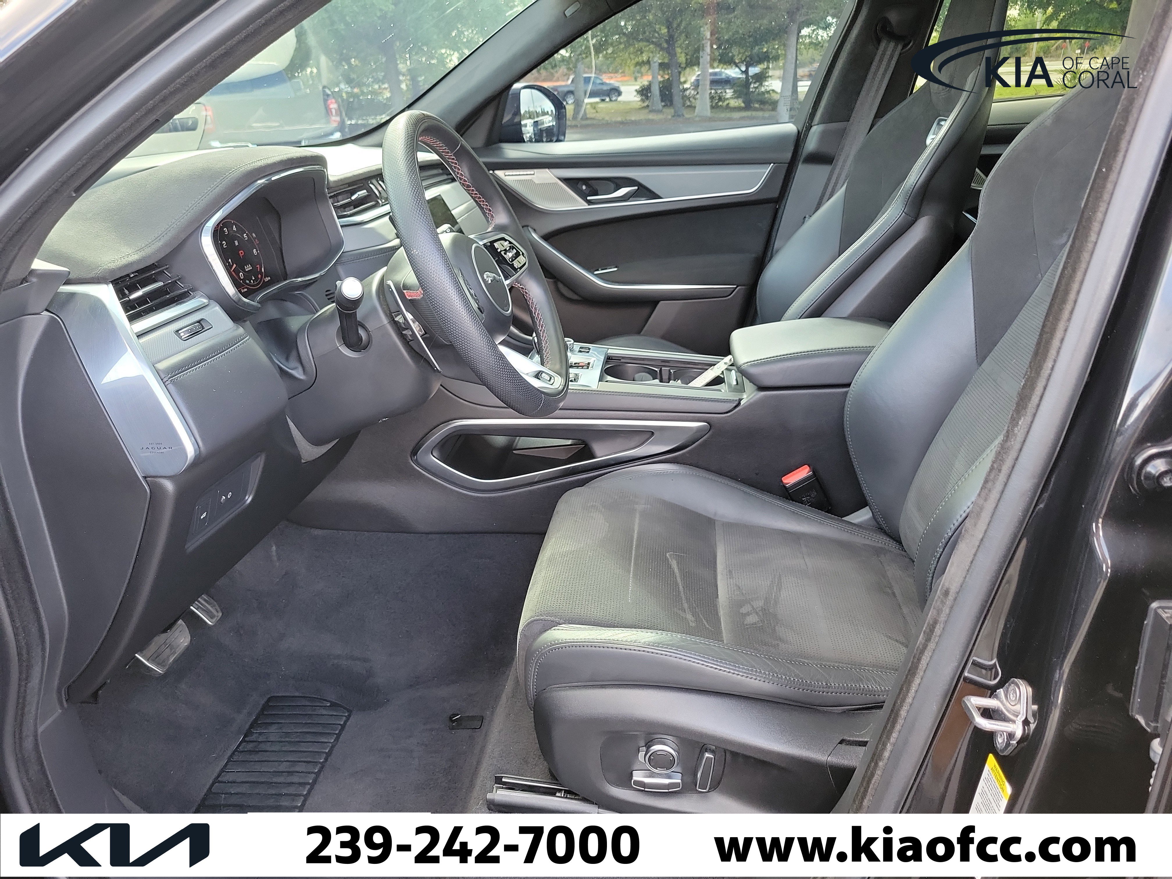 Used 2024 Jaguar F-PACE SVR image 21