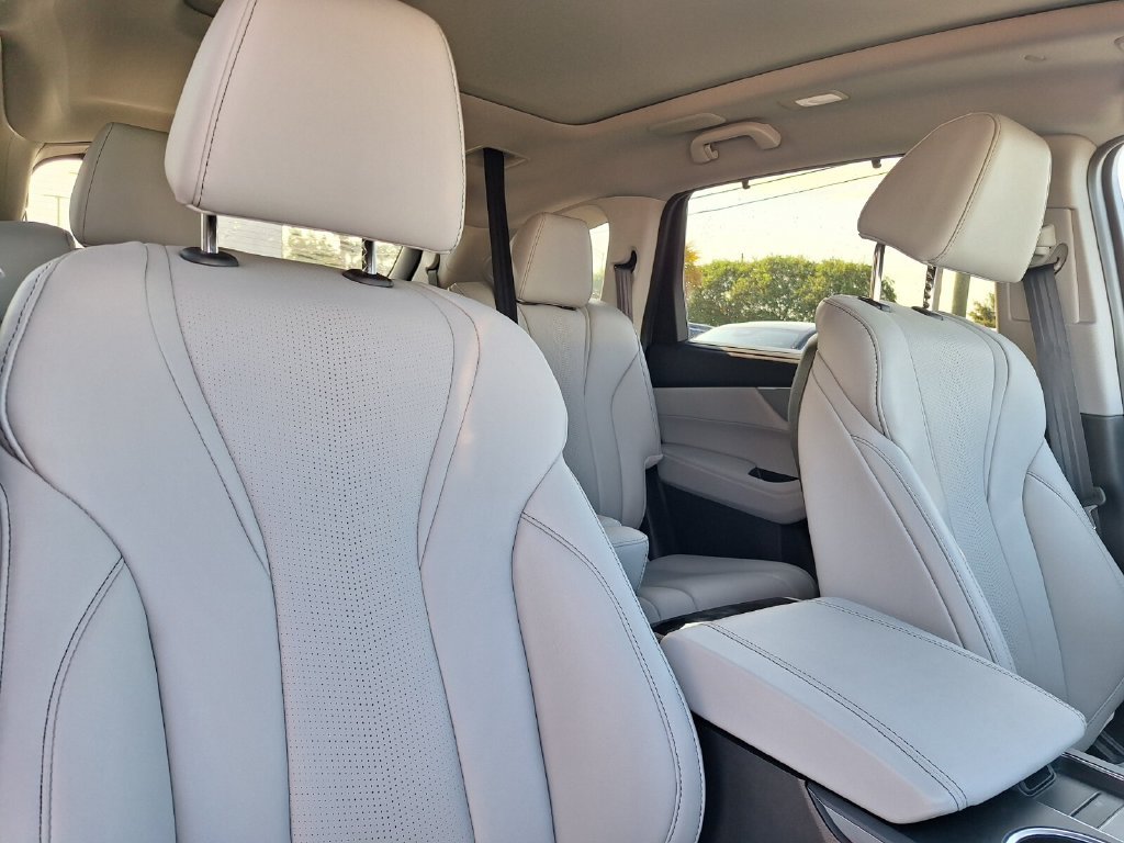 Certified 2026 Acura MDX w/ Technology Package FWD image 27