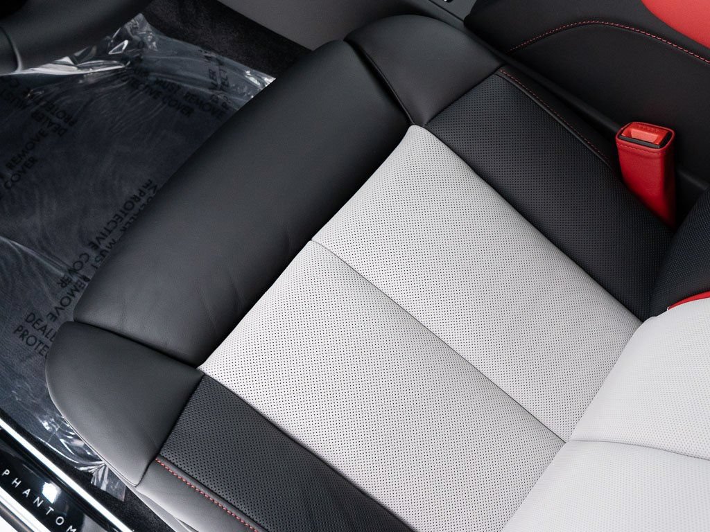 Certified 2026 Rolls-Royce Phantom Sedan w/ Leather Finishing Pack RWD image 19