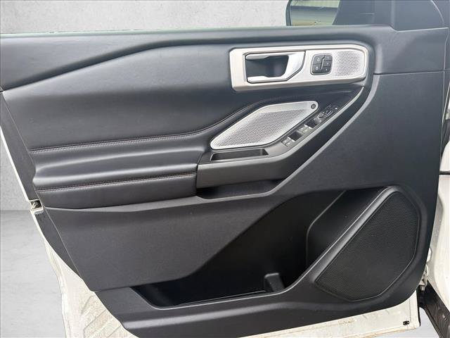 Used 2020 Ford Explorer Platinum w/ Premium Technology Package AWD/4WD image 9