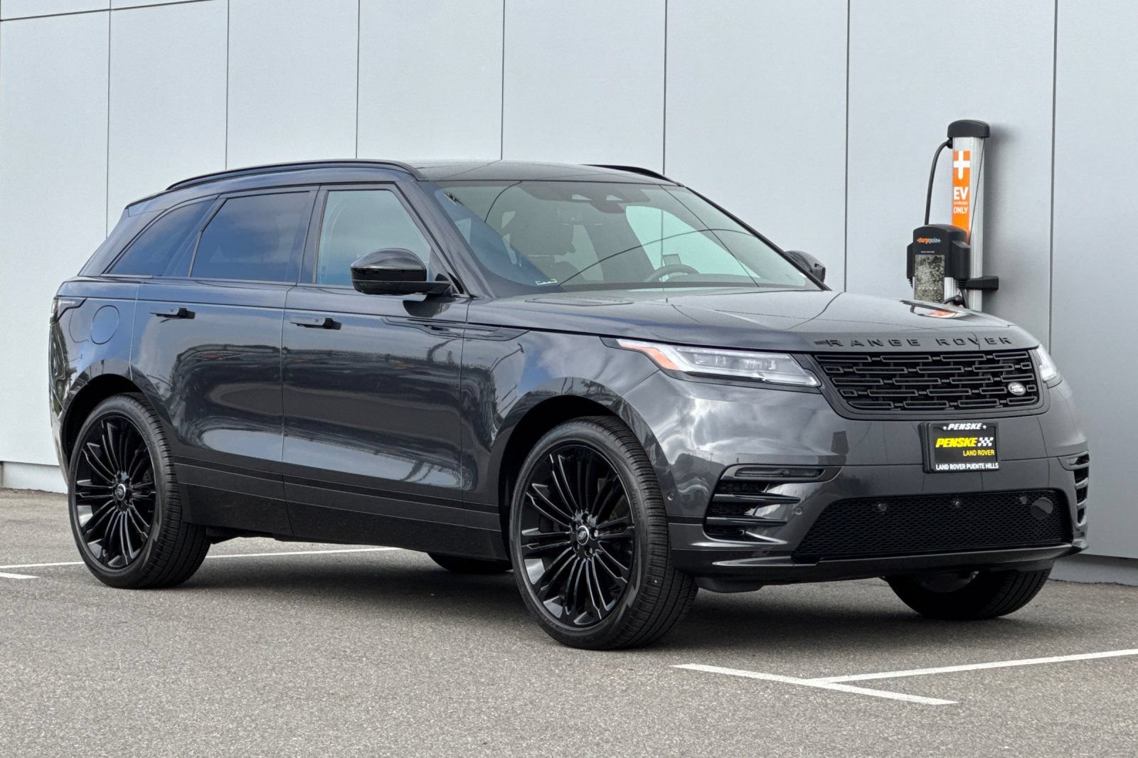 Certified 2026 Land Rover Range Rover Velar Dynamic SE AWD/4WD image 7