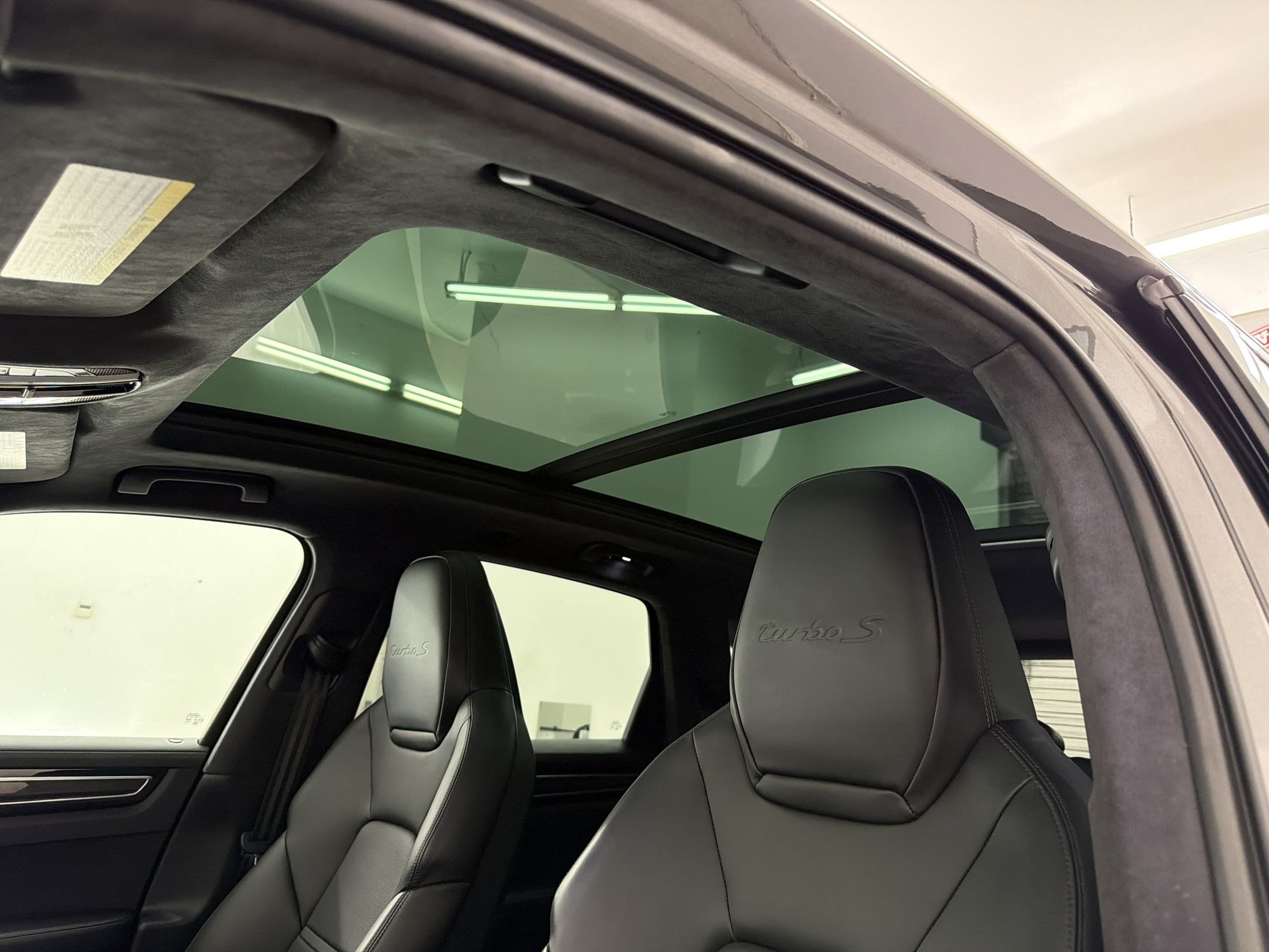 Used 2020 Porsche Cayenne Turbo S AWD/4WD image 15