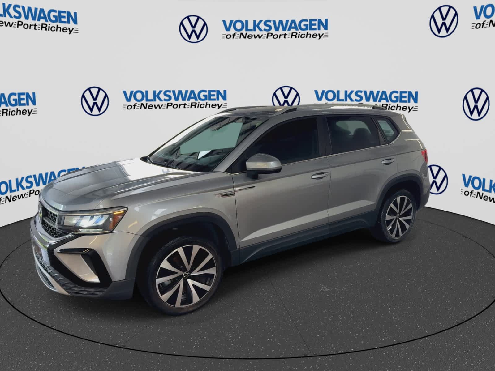 Used 2022 Volkswagen Taos SE FWD image 4