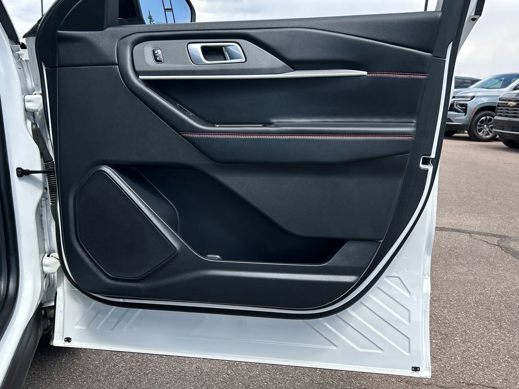 Used 2025 Ford Explorer ST-Line w/ ST-Line Street Pack AWD/4WD image 33