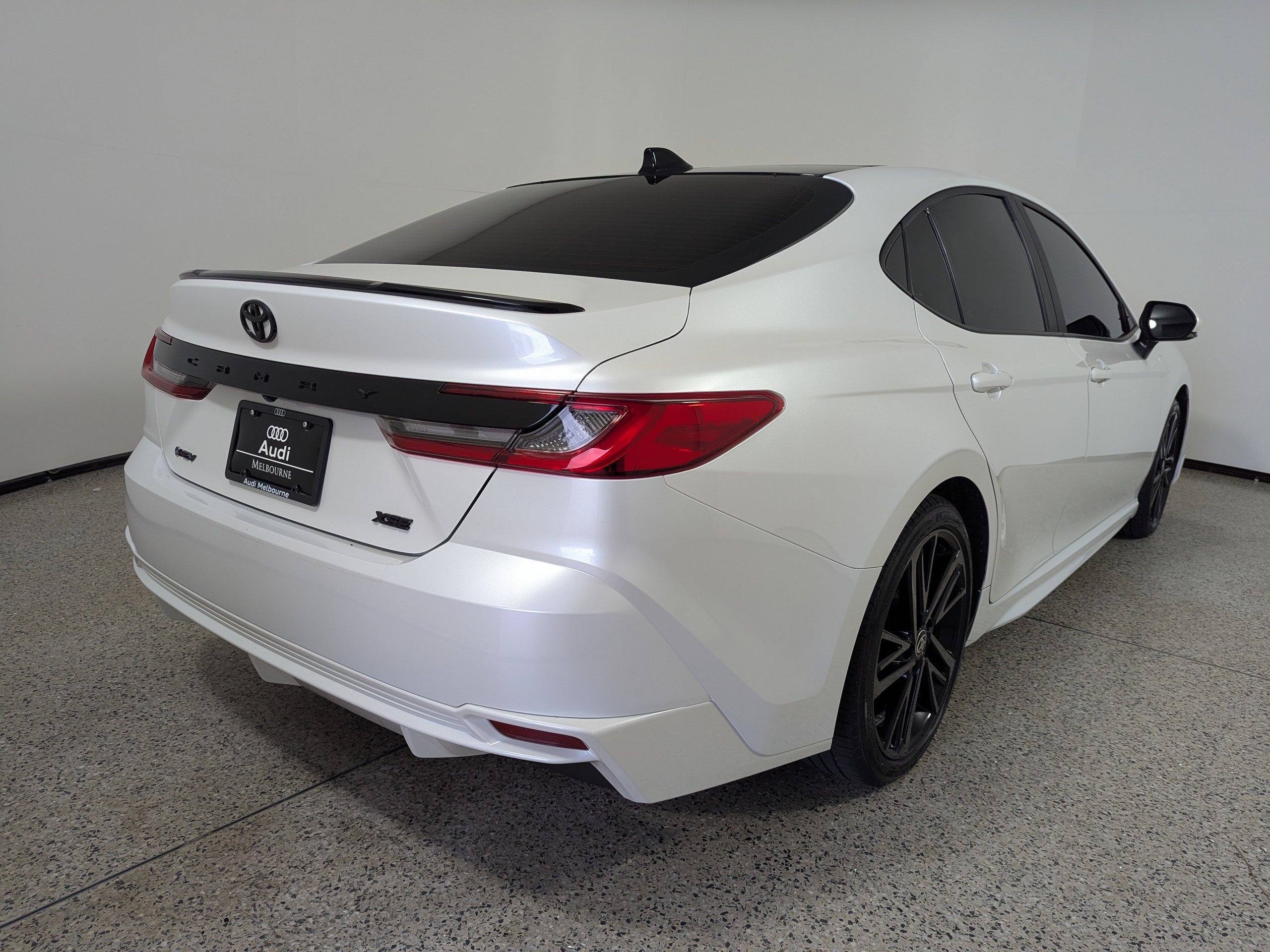 Used 2025 Toyota Camry XSE FWD image 7