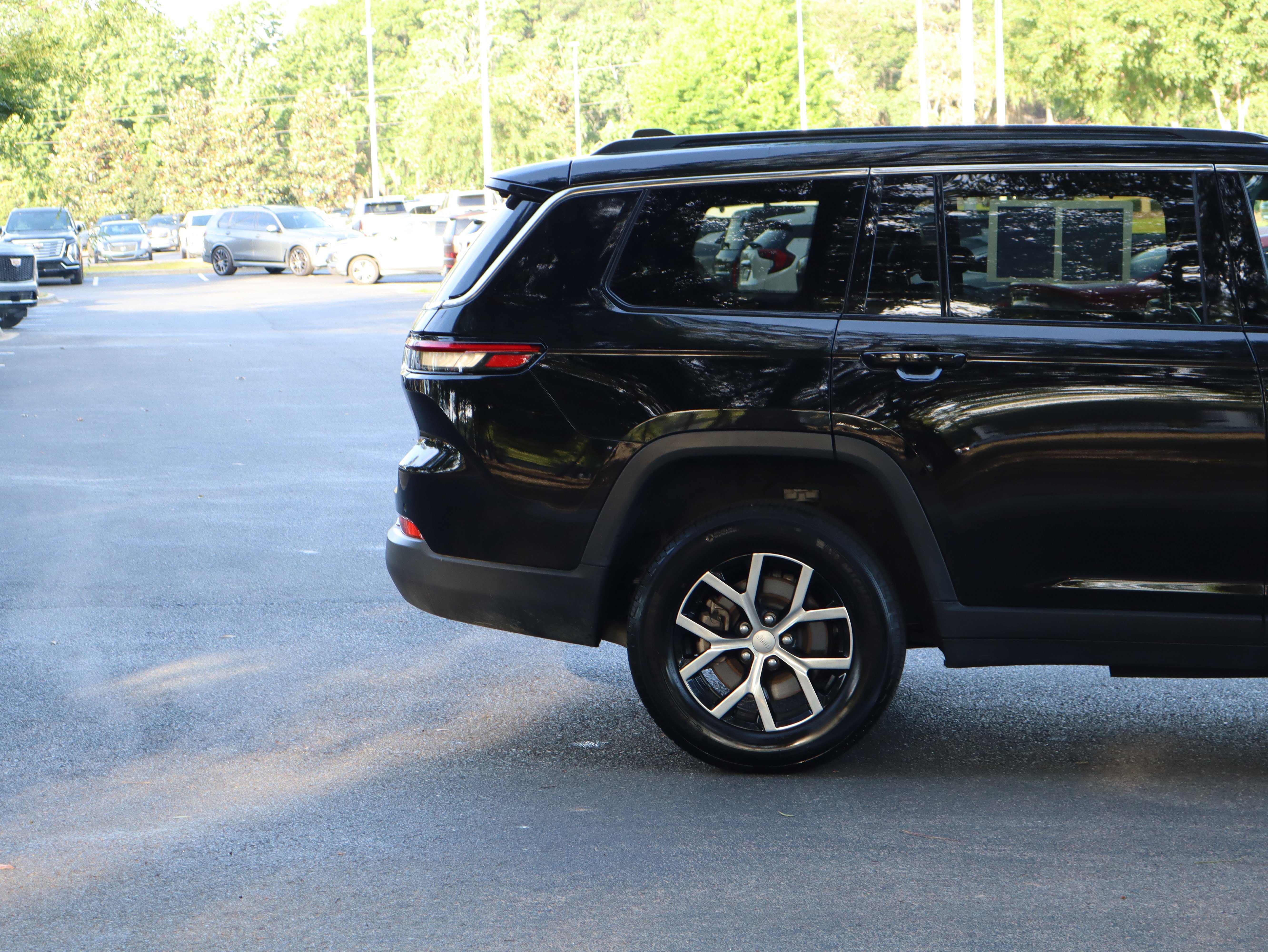 Used 2024 Jeep Grand Cherokee L Limited w/ Luxury Tech Group II AWD/4WD image 10