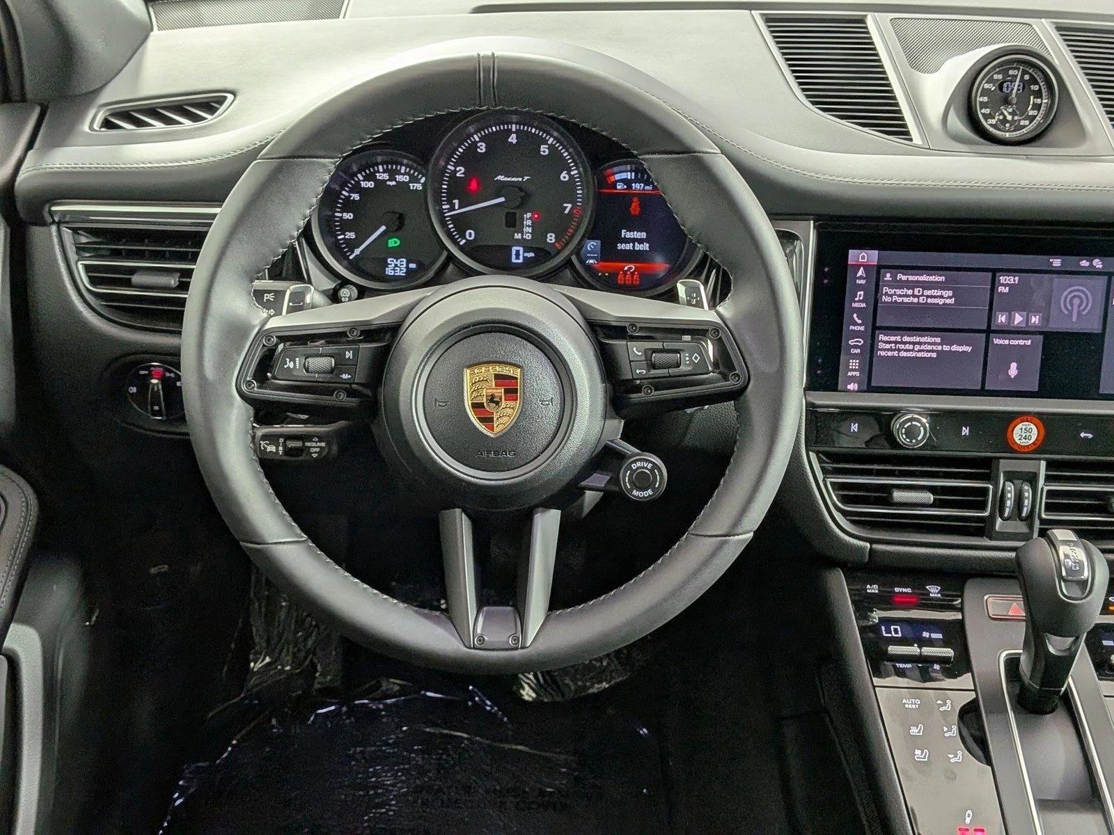 Used 2026 Porsche Macan AWD/4WD image 15