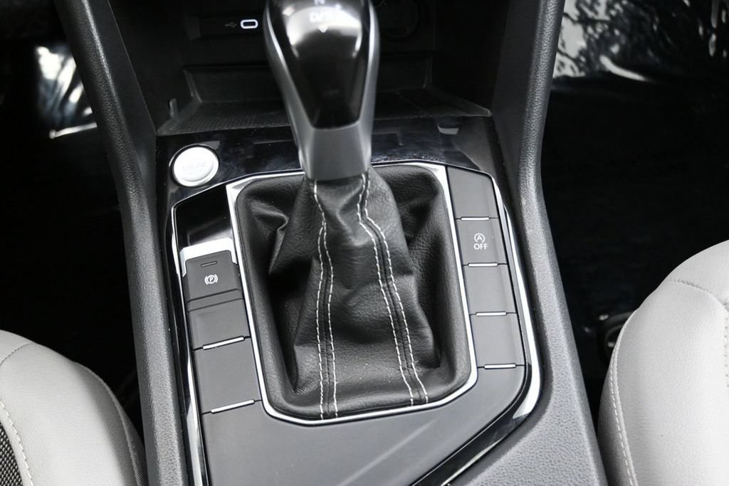 Used 2023 Volkswagen Taos SE w/ Panoramic Sunroof Package FWD image 19