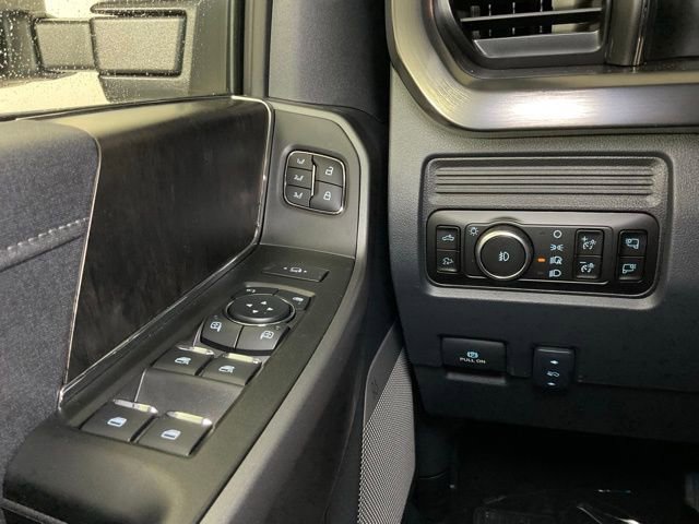 New 2026 Ford F250 Lariat w/ Black Appearance Package image 21