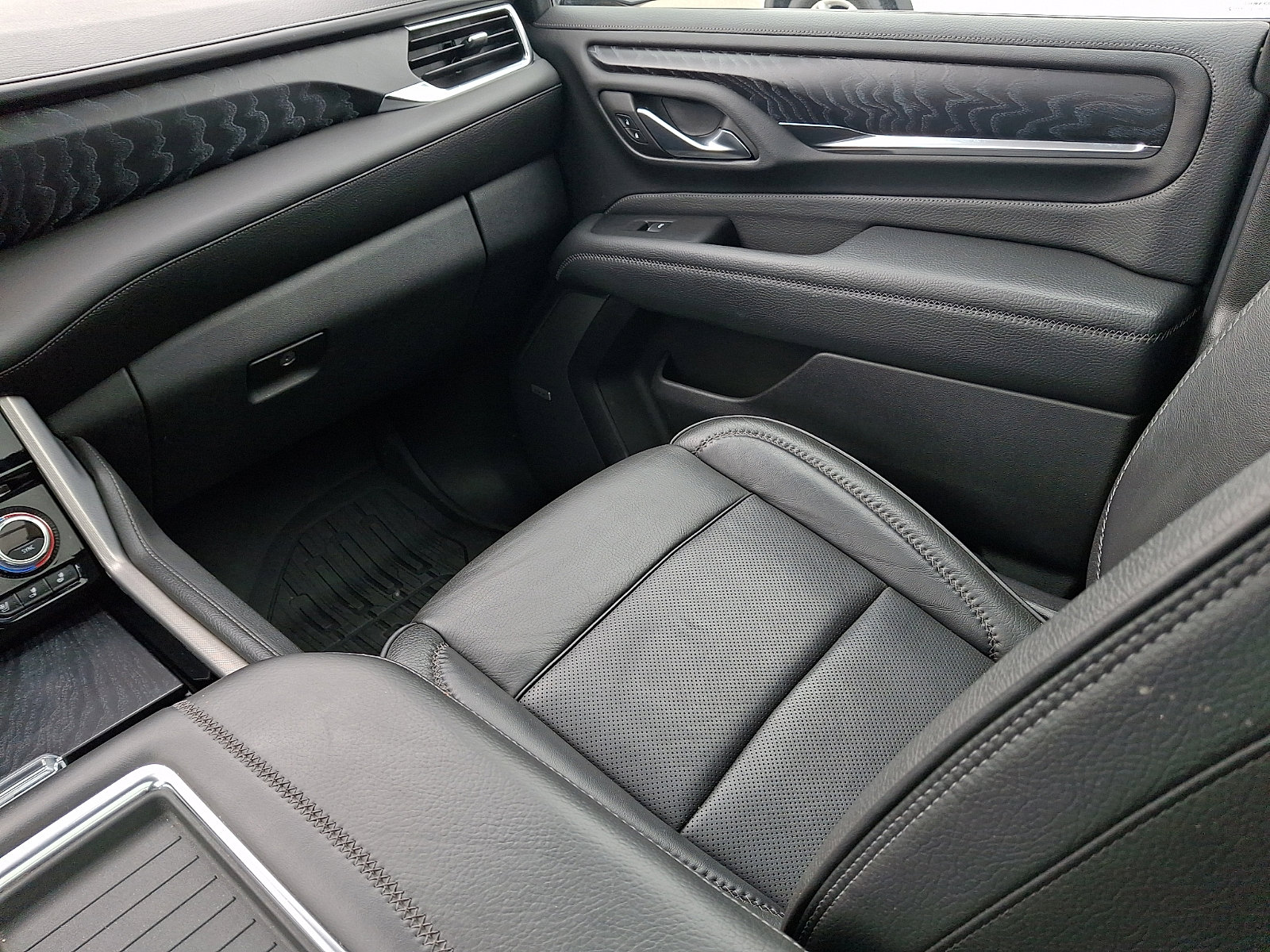 Used 2022 GMC Yukon Denali image 15