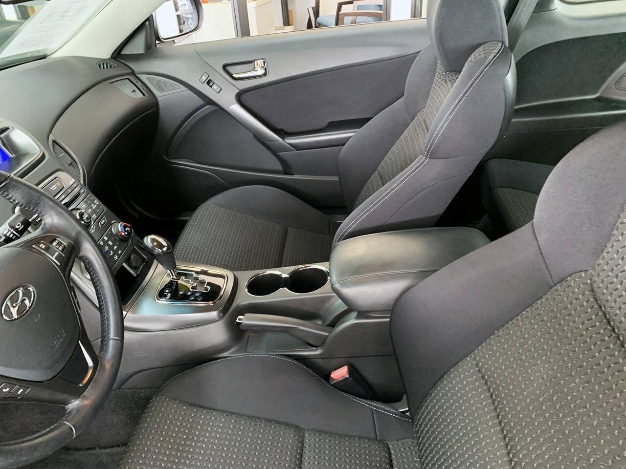 Used 2011 Hyundai Genesis 2.0T RWD image 6